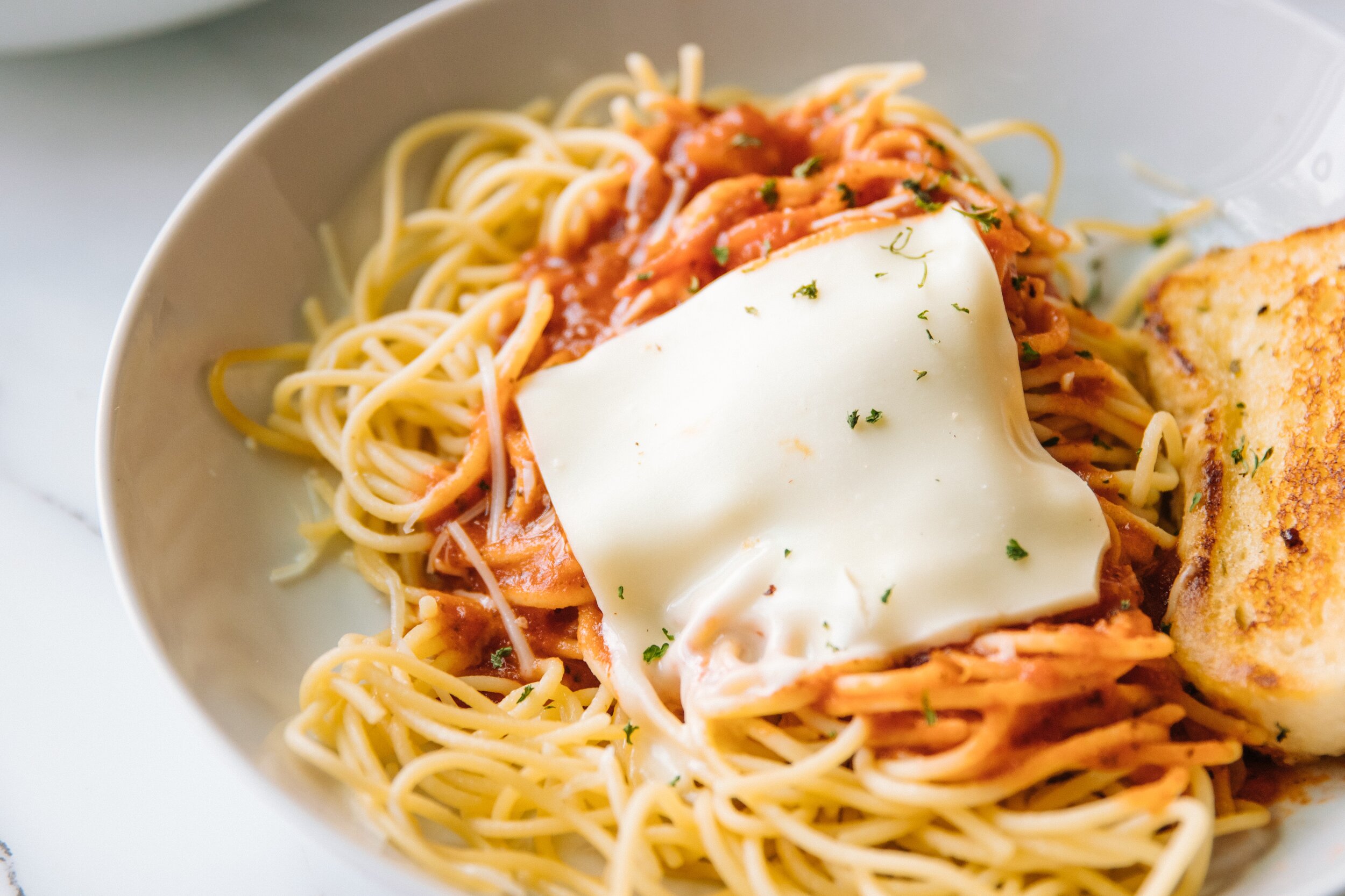 spaghetti with bread